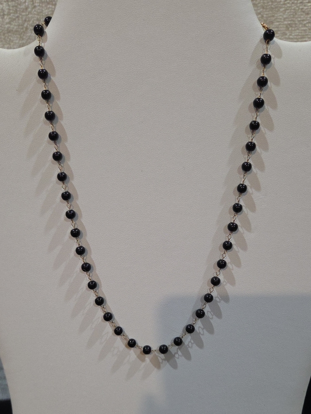DAINTY BLACK BEADED NECKLACE